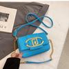 Dámská čtvercová kabelka přes rameno s klopou a kovovou přezkou, crossbody, ležérní, displacement, módní, nová