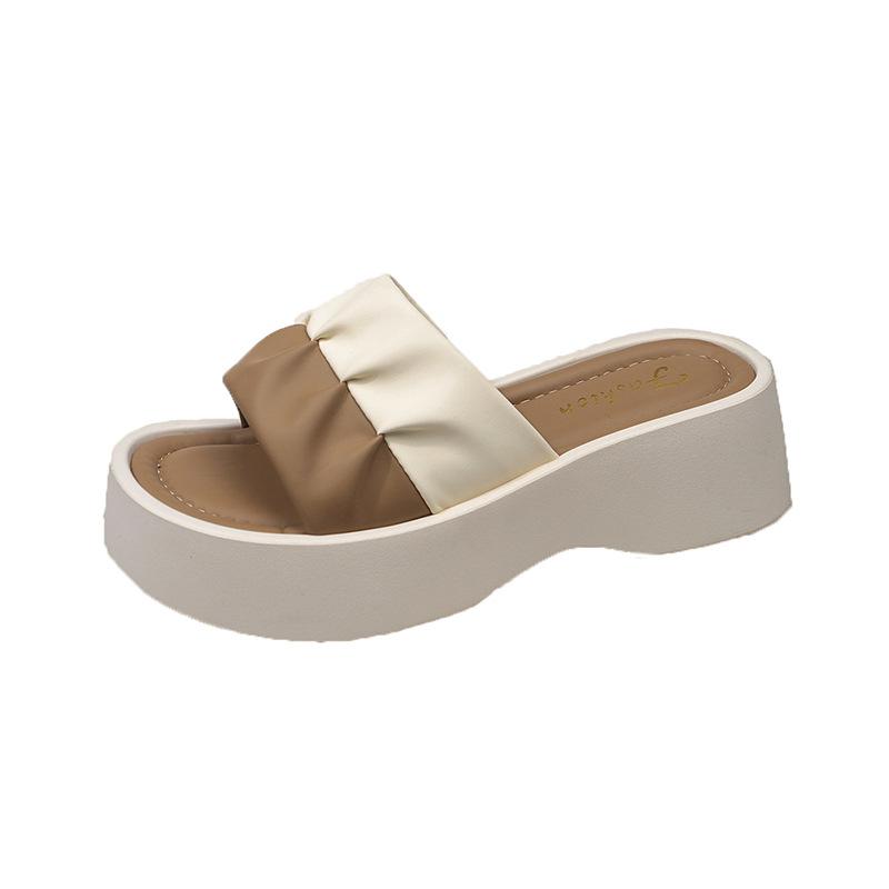 Fashion one-word drag summer casual stepping on shit feeling bread beach 2025 pregnant women new sandals wear women's cool slippers