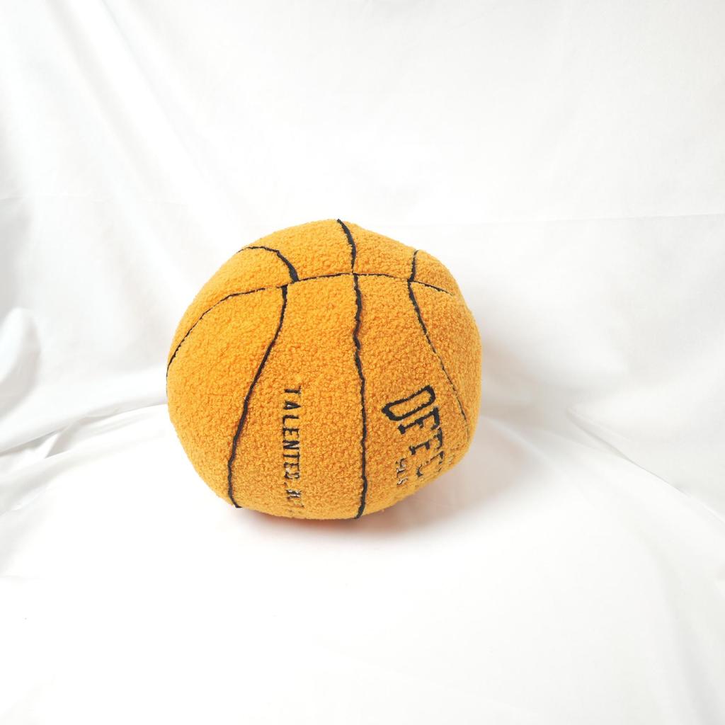 Kreativní plyšová panenka polštář na basketbal mimo hřiště