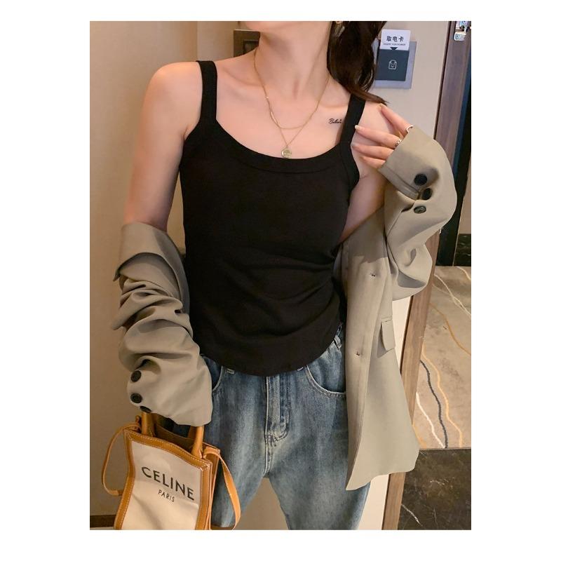 

Белая женская летняя майка с хлопковым поясом и нагрудной накладкой. Один из дизайнов. Чувство меньшинства. Наружная одежда в качестве основы. One size