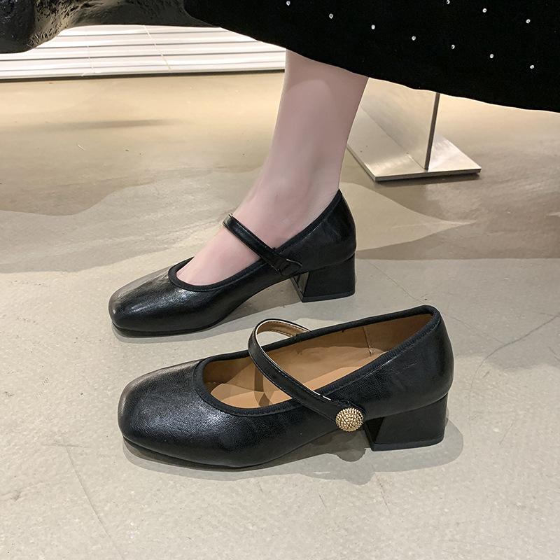 Retro style thick heel Mary Jane shoes women's 2025 new one-word buckle shallow mouth single shoes small leather shoes niche temperament advanced