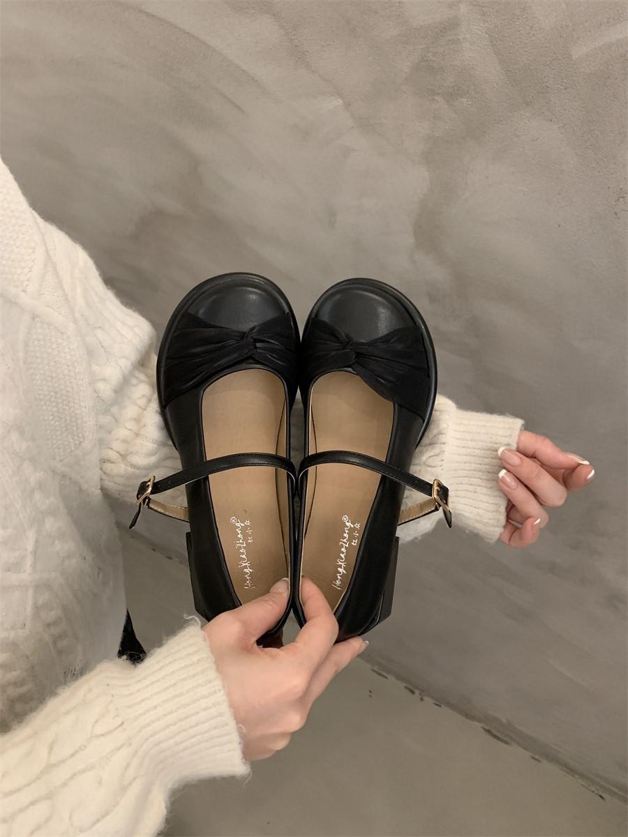 

Retro Mary Jane shoes, high heels, light mouth, word belt, 2024 new thick heels, not tired feet with skirts, single shoes, women s shoes 40 чорний
