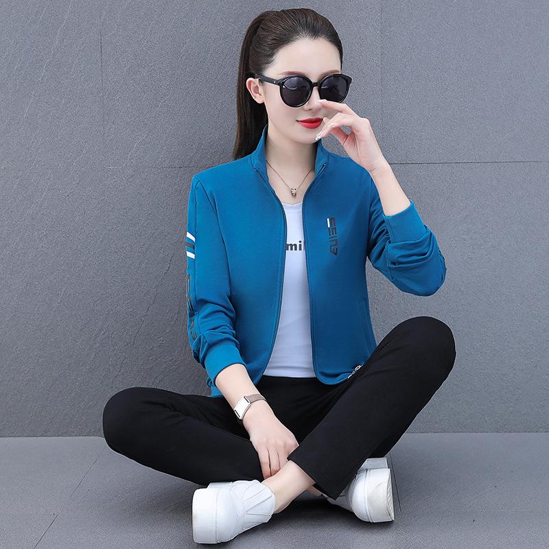 

Женский трикотажный спортивный костюм из трех предметов для весны/осени: Толстовка и спортивные штаны для мам среднего возраста, свободный облегающий крой. L (90-100 lbs) синий