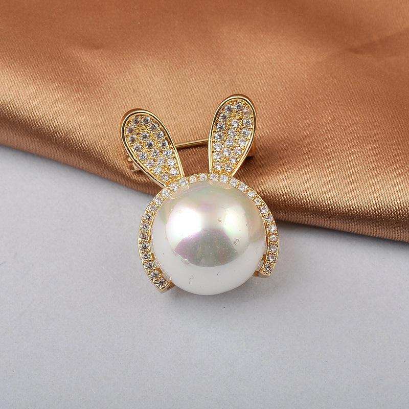 Chic Rabbit Brooch: Trendy Anti-Exposure Pin for Sweaters & Cardigans