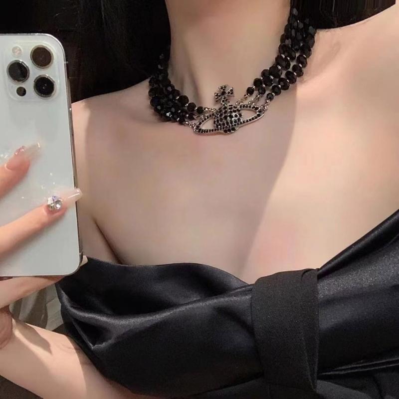 Elegante mehrschichtige schwarze Kristall-Planeten-Anhänger-Halskette Perlenhalskette für modebewusste Frauen, die einzigartige Stile suchen