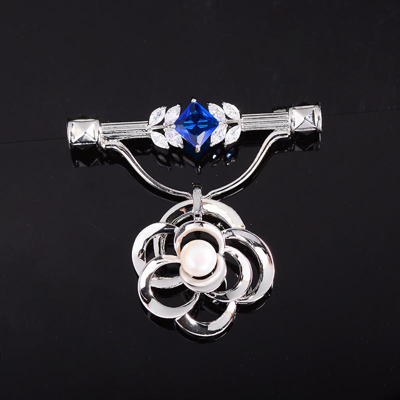 

Брошь Xiaoxiangfeng Design с подвеской в виде камелии из пресноводного жемчуга, персонализированная брошь, модная булавка для костюма, женские аксессуары