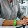 Vibrierendes Alarm-Armband mit Fitness-Tracking Wasserdichte Stumme Weckuhr Armband Vibration Schlaf-Armband Zeitmessung Armbanduhr