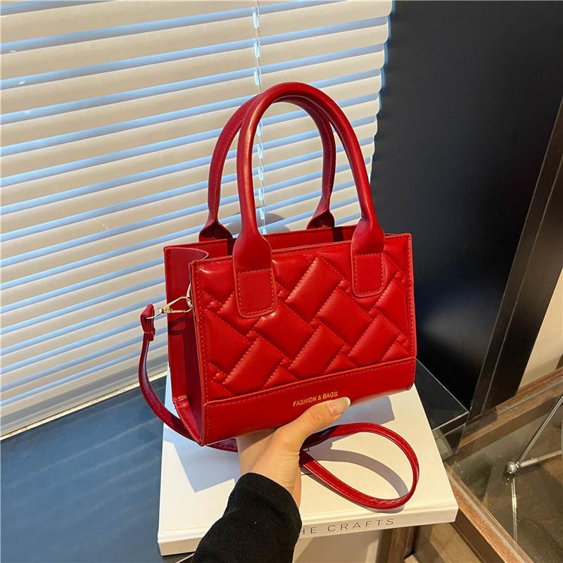 

Small square bag 2025 European and American new fashion casual commuter messenger bag popular letter shoulder bag tide