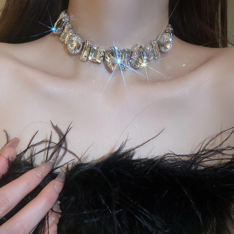 European and American exaggerated diamond-set love water drop fringe necklace design sense collarbone chain bridal temperament item decoration