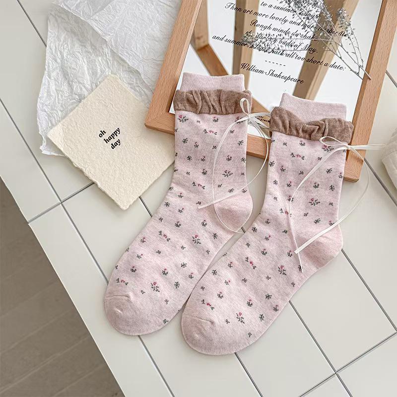 

Floral Bow Mid-Calf Socks - Japanese Academy Style One Size
