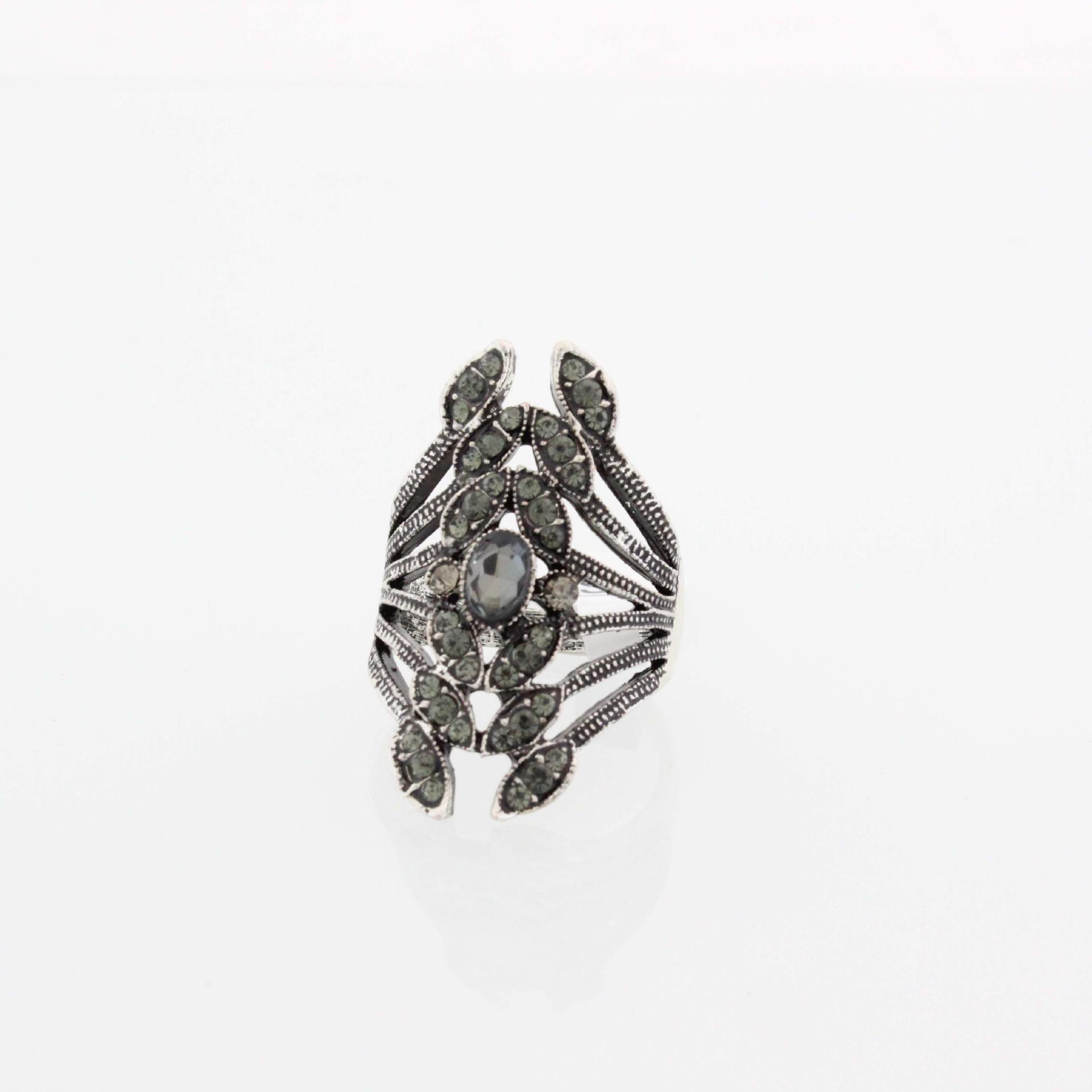 European  American Retro Rhinestone Leaf Ring
