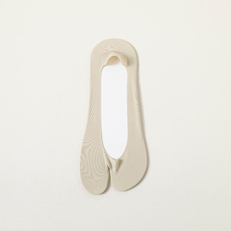 Women's Summer Thin Style Low Top Shallow Mouth Non Slip Invisible Ice Silk Two Toe Boat Socks