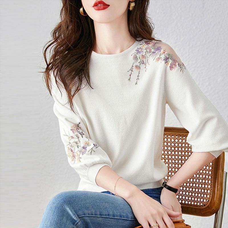 

Hollow Ice Silk Sweater Women s Three-quarter Sleeve New Style Embroidered Flowers Style Outerwear Top XL білий