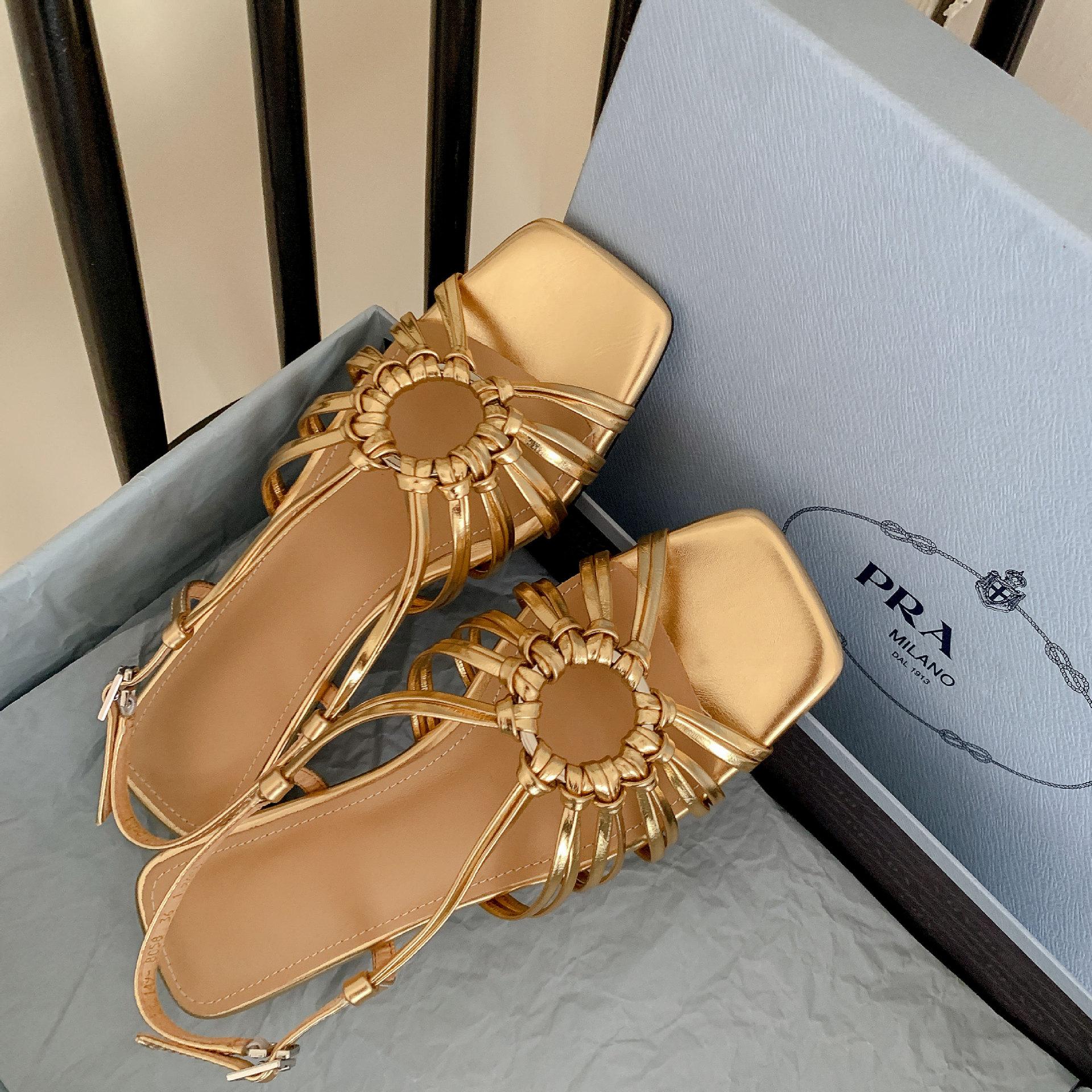 

Cowhide open-toed square-headed sandals women s thick-heeled shoes summer new gold and silver thin strap rear air-heeled sandals women s shoes 33 золотий