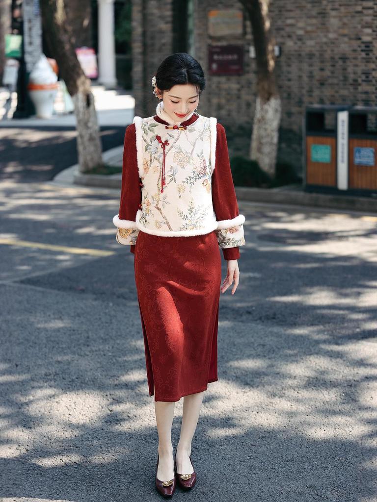 Two-Piece Retro Red Long Sleeve Qipao Vest Set - Slimming Autumn & Winter Women's Fashion