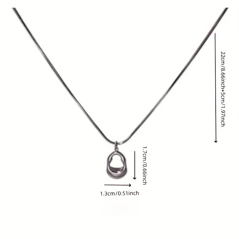 A Simple, Openwork Teardrop-shaped Five-pointed Star Long Necklace, an Ideal Choice for New Year's Day and Valentine's Day.
