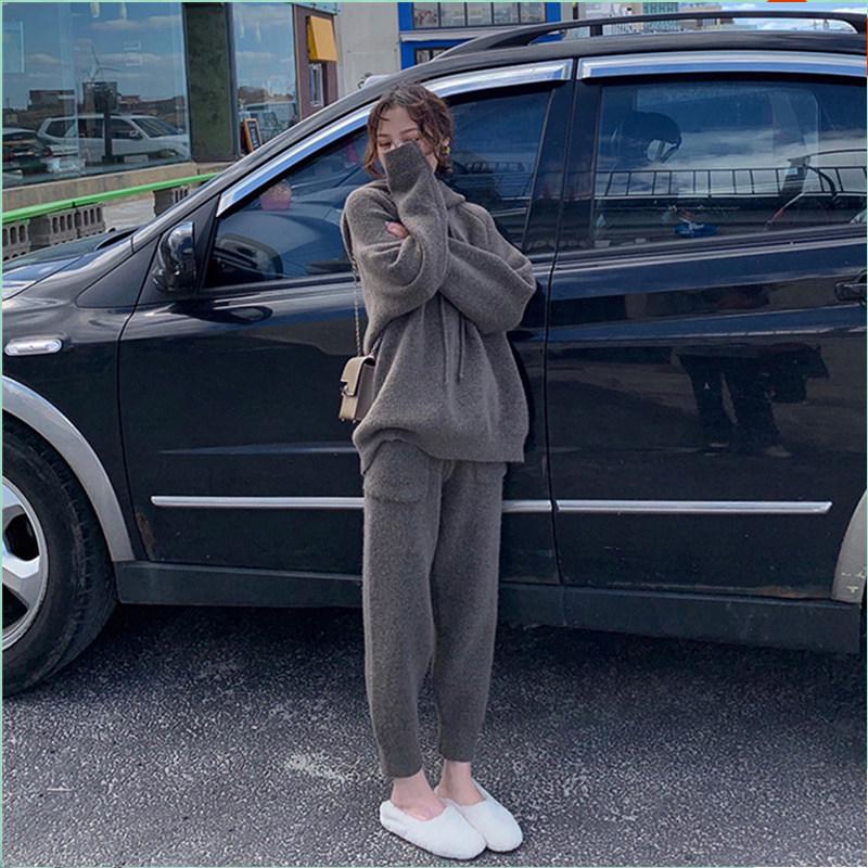 Women's Fashion Knitted Suit: Loose Hooded Sweater & Carrot Leg Pants for Autumn/Winter 2023