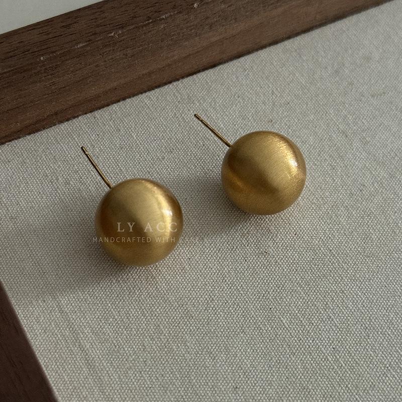 Brushed Ball Earrings Women's High-end Matte Niche Design Light Luxury Temperament Ball Ear Buckle Texture Retro Stud Earrings