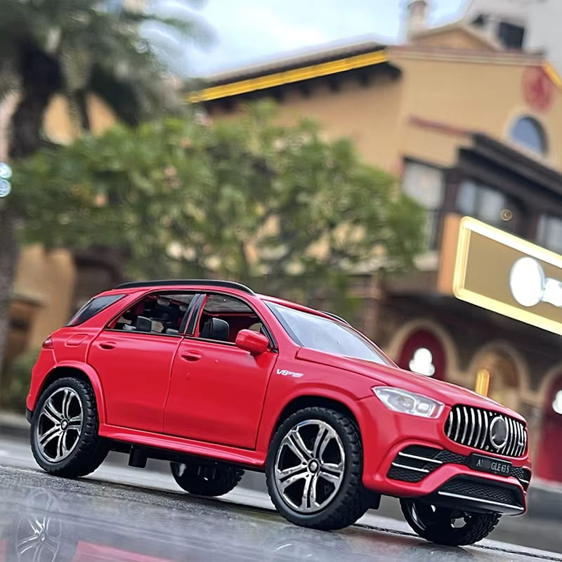 New 1:32 GLE 63S SUV Alloy Car Model Die-cast Metal Toy Off-road Car Model High Simulation Sound and Light Pull Back Collection Children Boy Gift