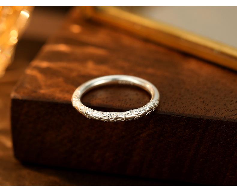 Inel din Argint S999 cu Relief Sakura Sub Arborele Banyan: Inel Retro Simplu Complet Argintiu Închis pentru Bărbați și Femei, Stil Nou Fierbinte