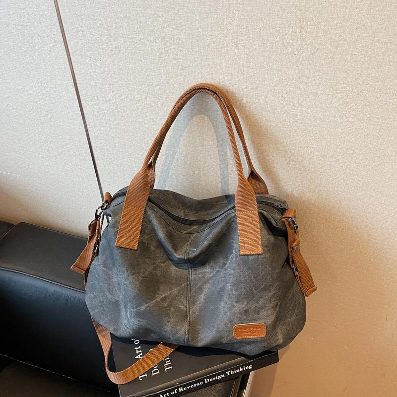 

Slack contrasting color big bag women s new fashion autumn and winter texture shoulder messenger bag чёрный