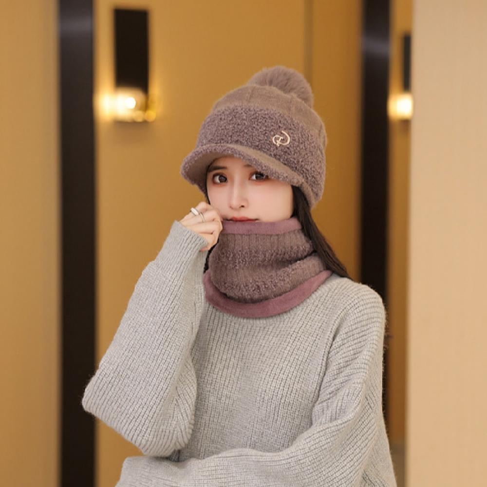 

Женская зимняя полиэстеровая меховая шапка с помпоном коричневый