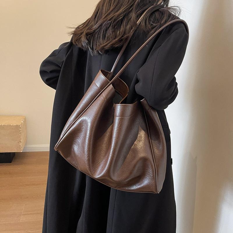 Retro large-capacity bag, new fashion women's bag, casual shoulder bag, college student tote bag.