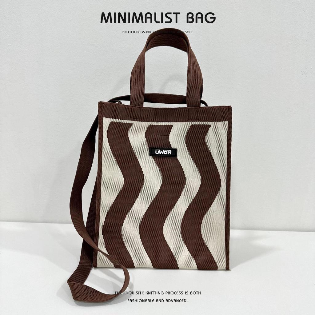 Schwarze & Weiße Diamantstrick-Schultertasche - Koreanischer Stil, Große Kapazität, Alleskönner, Vielseitige quadratische Umhängetasche