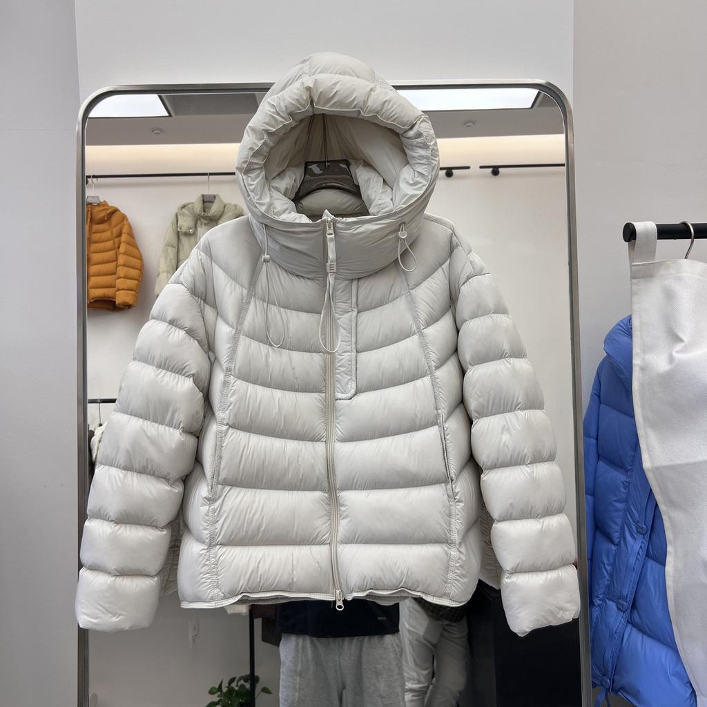 Autumn and winter new light and thin hooded down jacket women's short slim white duck down jacket fashionable and versatile