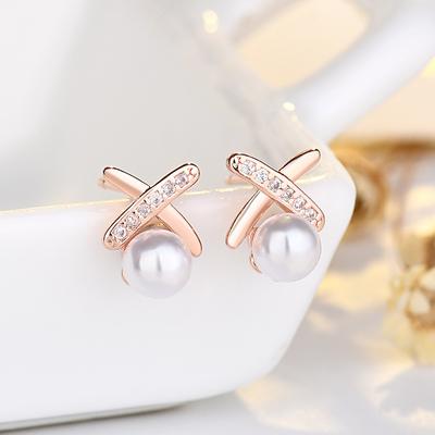 Nuovo Stile di Orecchini a Bottone da Donna con Design a Croce di Perle di Alta Qualità