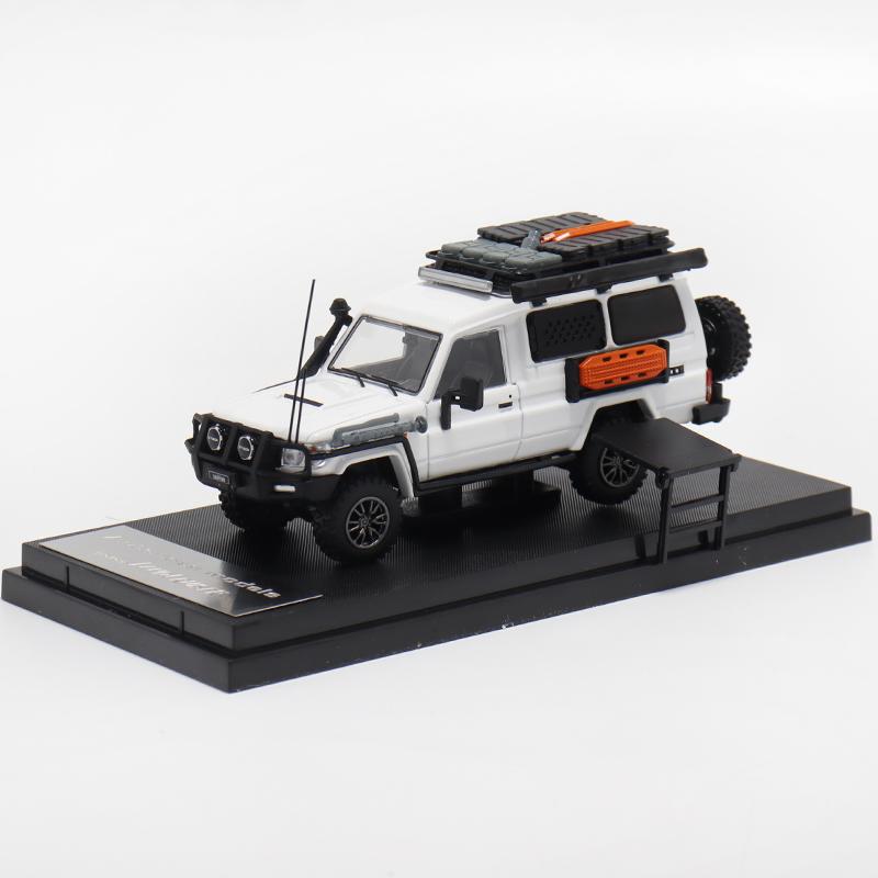 Toyota Land Cruiser LC78 1:64 Land cruiser J70 personnel carrier diecast alloy car model, collection ornament, adult decoration.