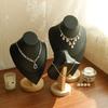 1pc Wooden Mannequin Bust Necklace Display Stand Portrait Model Neck Pendant Jewellery Storage Rack Holder Window Showcase Props