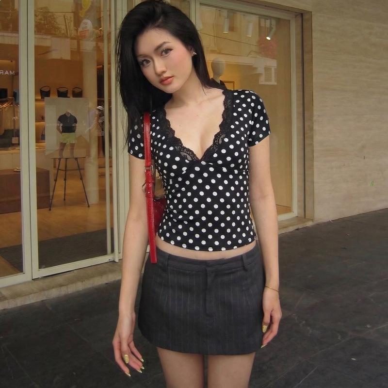 Sexy polka dot splicing V-neck short-sleeved T-shirt women's summer new Spice Girl slim-fitting and thin short-sleeved top