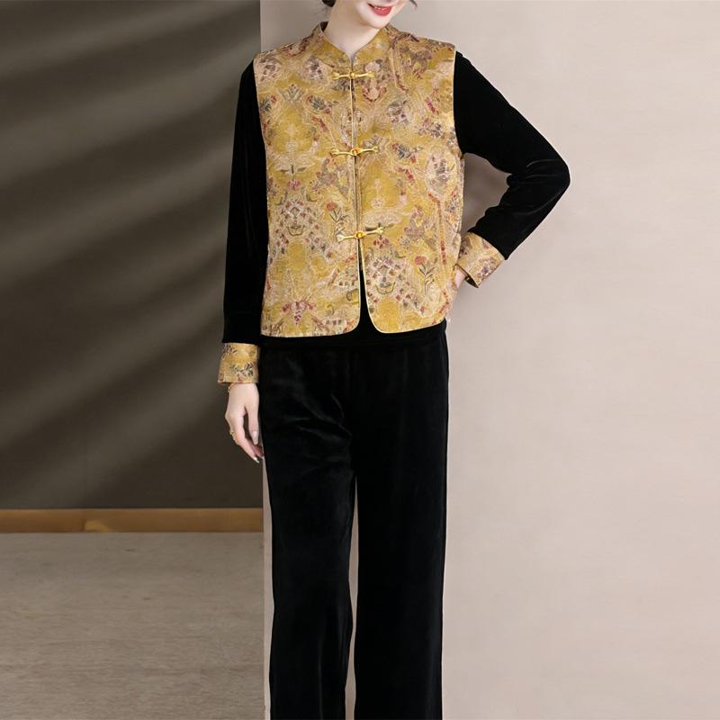 

Spring 2026 Women s Chinese Style Suit: Elegant Golden Velvet Vest and Casual Pants Three-Piece Set for Middle-aged and Elderly Women. 2XL [53-60 kg]
