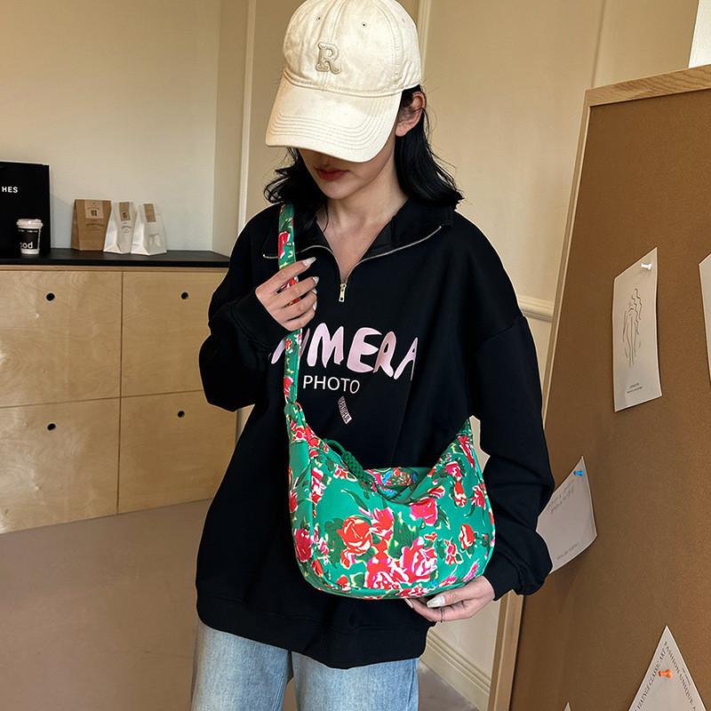 Large Capacity Nylon Vintage Shoulder Crossbody Bag For Women Street Fashion Trendy Tote Bag