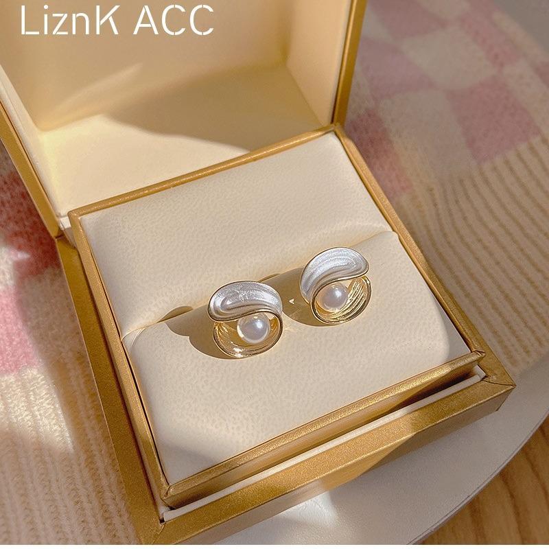 S925 Silver Stud Earrings, Korean Design with Pearl and Drip Oil, Women's High-End Influencer Style