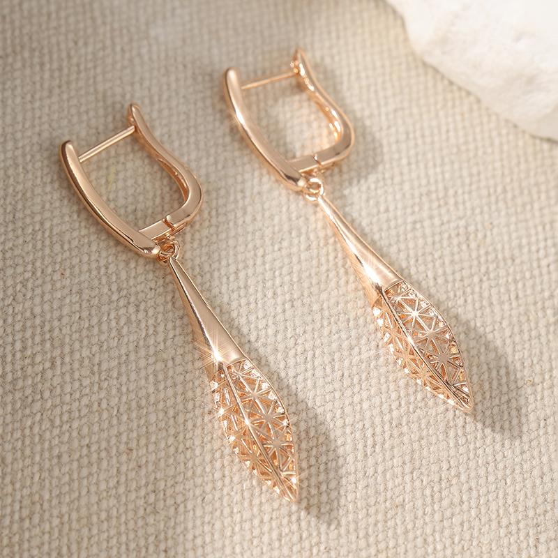 

Water Drop Hollow Floral Pendant Long Earrings for Women Fashion Gold Color Ear Buckle Wedding Jewelry Engagement Party Gifts