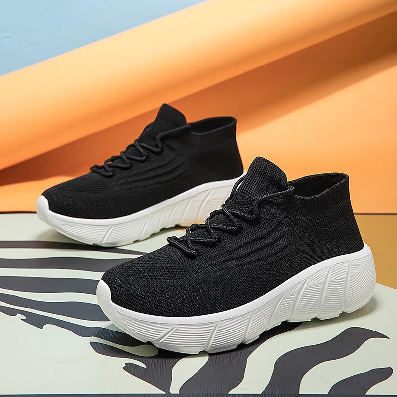 New casual single shoes large size soft sole breathable sports breathable shoes medium and low top socks shoes