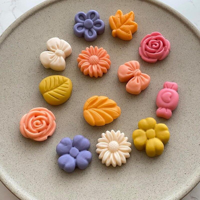 KuviKoo™ Silicone Baking Molds Set - Flowers, Leaves, Candy, Bow Shapes for Chocolate, Gummies, Ice Decoration, Food Safe Material, Easy To Clean