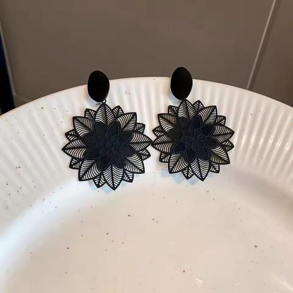 Pinkdudu Vintage Elegant Black Flower Drop Earrings For Women Luxury Ethnic Earring Exaggerated Temperament Gothic Jewelry PD1983