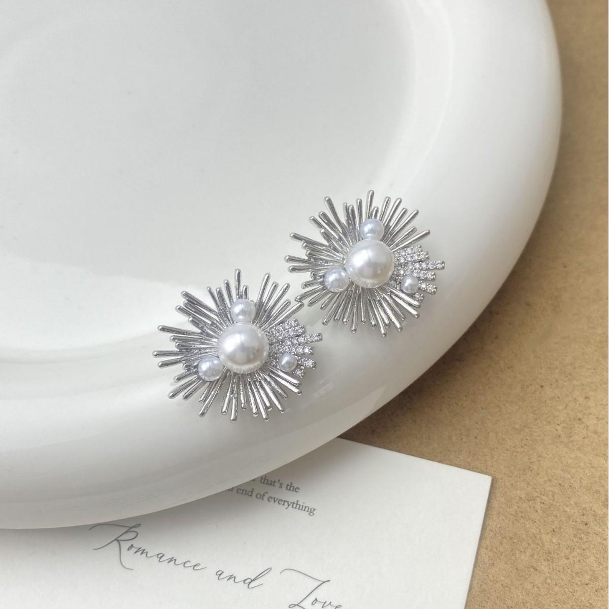 Exquisite French Zirconia Firework Metal Pearl Stud Earrings – Unique Niche Design, Cool & Stylish