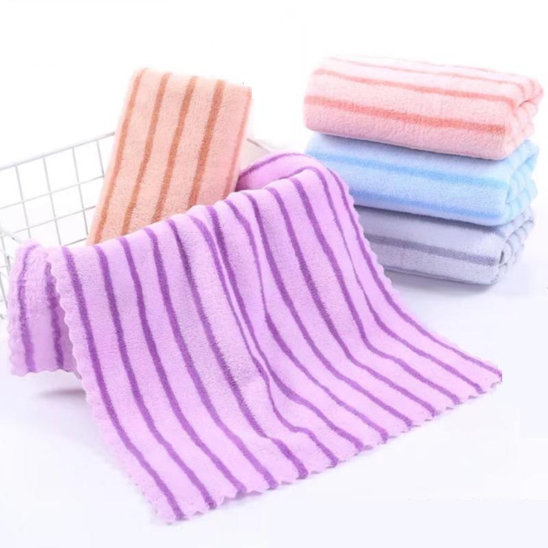 Miękki, chłonny, niepozostawiający kłaczków ręcznik do twarzy i kąpielowy z koralowego polaru dla dzieci i dorosłych