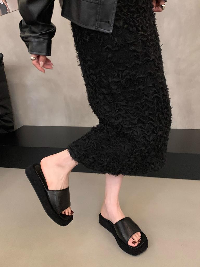 Small man increases height, thick-soled cool slippers, women's shoes wear 2025 new summer leopard print muffin bottom one-word slippers