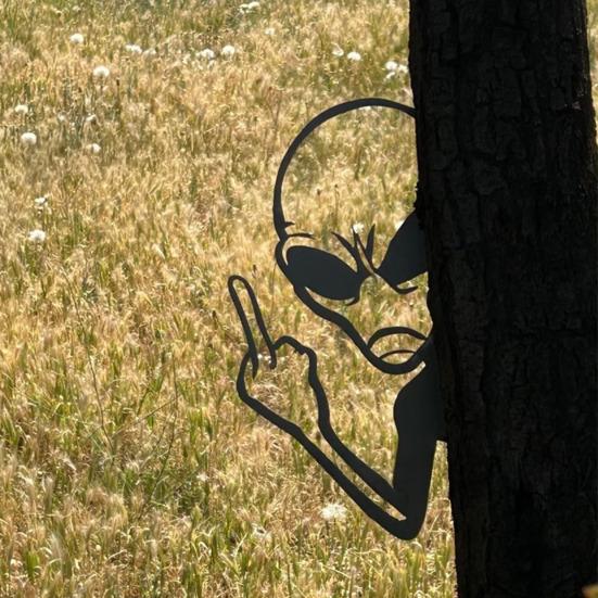Yousheng Metal Alien Sign Peeping Around Alien Silhouette Sign Garden Decor Flip-off Alien Decoration for Outdoor Yard Tree Fence Post