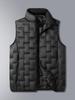 Leichte Daunenweste für Herren - Herbst/Winter Stehkragen Gilet mit Innenlage aus weißer Entendaune. Kurze, ärmellose Jacke.