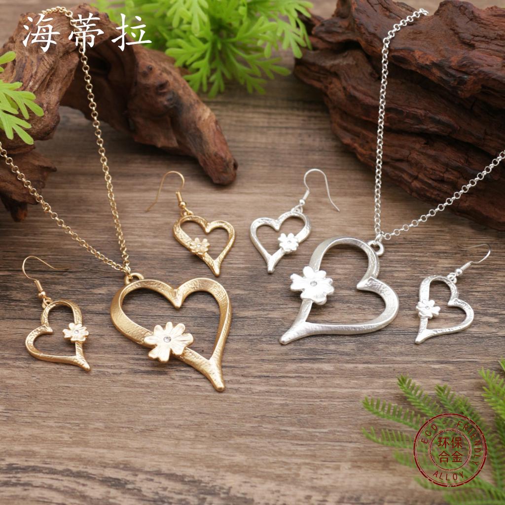 New matte hollow love earrings pendant set, women's simple high-end heart earrings necklace