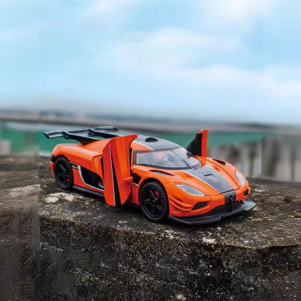 1/32 Koenigsegg ONE 1 Model sportovního auta z hliníkové slitiny Odlitky Kovové závodní vozidla Model Simulace Zvuk a světlo Dětská hračka Dárek