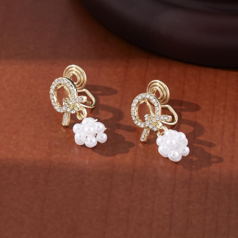 Vintage French Pearl No-Pierce Earrings: Elegant Luxury Clip-ons for Women