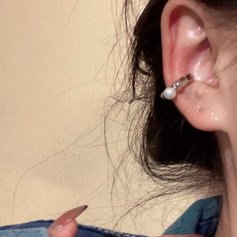 Pearl Ear Cuff: Stylish Non-Piercing Earring for Women