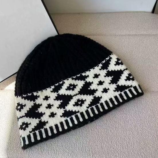 Women Retro Knitted Hat Winter Warm Rhombus Pattern Hat Big Head Sized No Brim Hat for Daily Outings Parties Dating